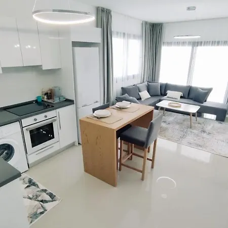 Apartment Caesar & New! 1 Bedroom With Superb Balcony