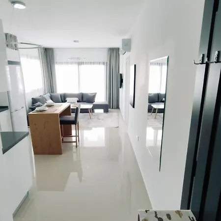 Apartment Caesar & New! 1 Bedroom With Superb Balcony *