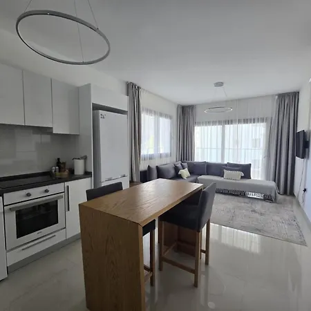 Caesar & New! 1 Bedroom With Superb Balcony Apartment *