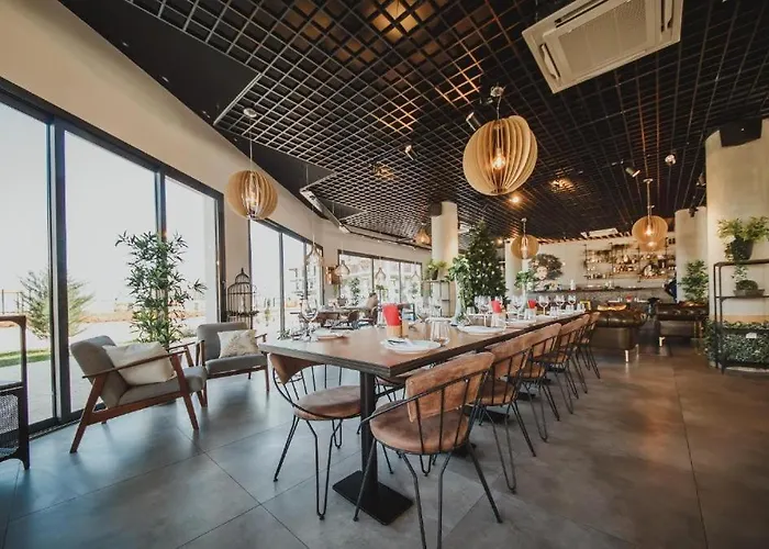 Luxury With Pool View At Caesar Apartament